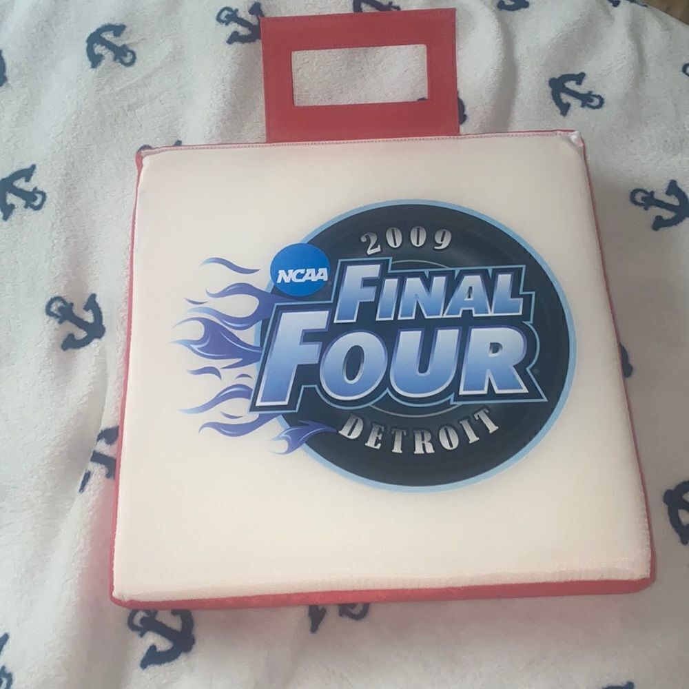 💥2009 Final Four Detroit Stadium Cushion Seat 🏠